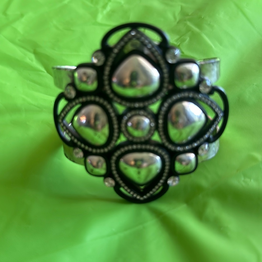 با
BRIGHTON STARRY NIGHT Black
Silver Hammer HEAVY CUFF BANGLE Bracelet - Picture 4 of 12